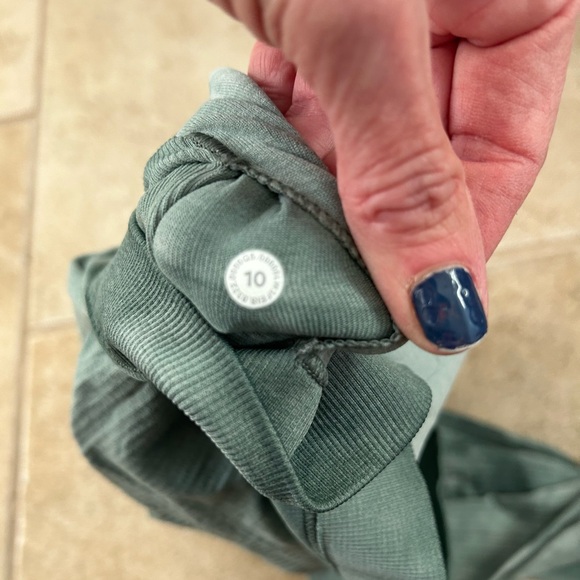 Lululemon Long Sleeve crop Top, size 10, Green marble tye dye, Bra with Padding - Picture 7 of 9